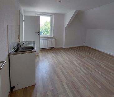 Sofort verfügbar: Gemütliche Dachgeschosswohnung - Photo 2