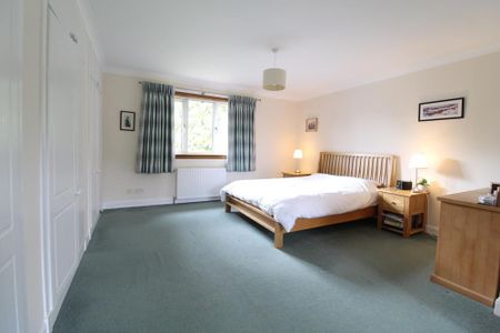 4 bedroom detached house to rent - Photo 2