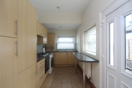 2 bedroom terraced house to rent - Photo 3