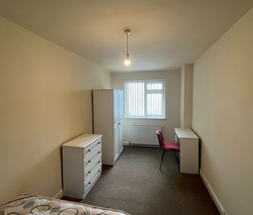 6 Bed Semi-Detached House, Yew Tree Road, M14 - Photo 6