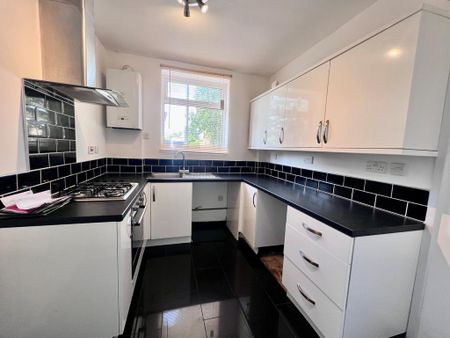 2 bedroom flat to rent - Photo 4