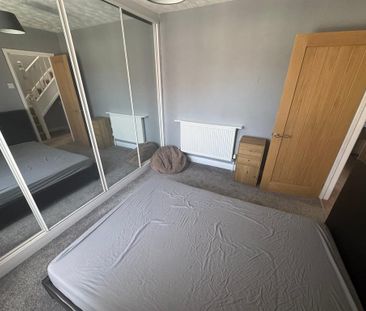 4 bedroom terraced house to rent - Photo 4