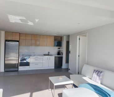 Immaculate furnished 13th floor 1BR apt + park opt - Photo 2