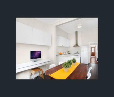 2 bedroom period home - Photo 2