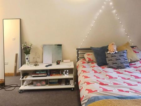 1 bedroom in a house share to rent - Photo 3