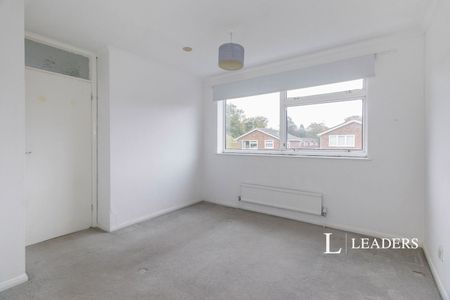 3 bedroom house to rent Cherry Close, Banstead, SM7 - Photo 5