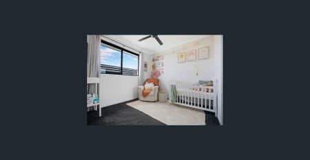 3 Bedroom Modern Townhouse - Photo 2