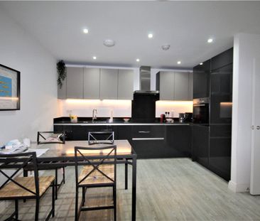 Queenswood Crescent, Englefield Green, Egham, Surrey, TW20 0AT - Photo 5