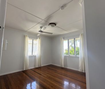 Spacious Family Home in the Heart of Wynnum - Photo 1
