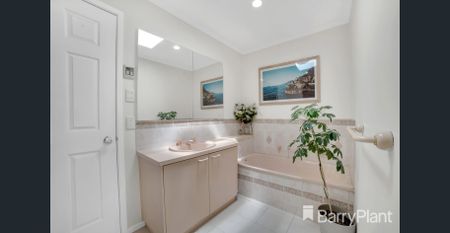 Stunning two bedroom home in convenient location. - Photo 2