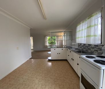 Scarborough Home East of Oxley - Close to Beach - 6 Month Lease - Photo 2