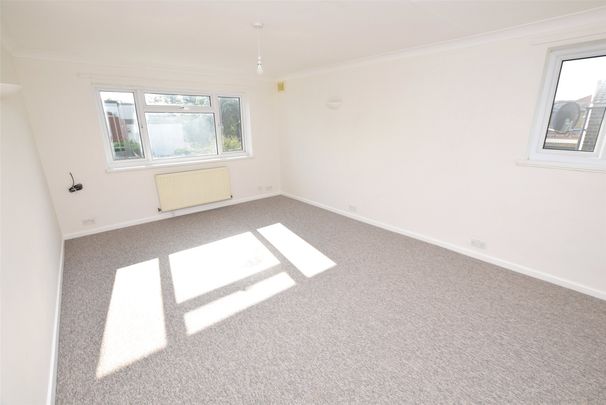 Western Road, Romford, Essex, RM1 - Photo 1
