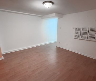 For Lease - 2469 Queen Street Unit# 5, Toronto, Ontario - Photo 1