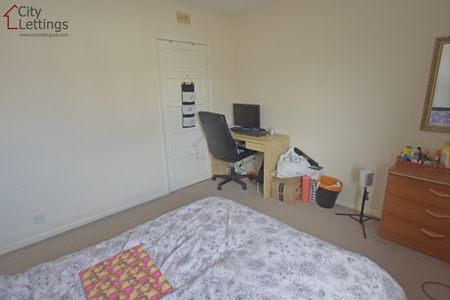 3 Bedroom Mid Terraced House - Photo 5