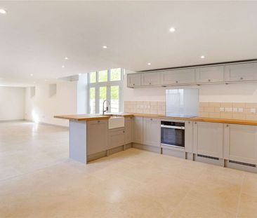 A beautiful barn conversion located in the picturesque village of H... - Photo 1