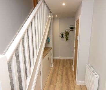 Fabulous shared house within walking distance of hospitals, train s... - Photo 1
