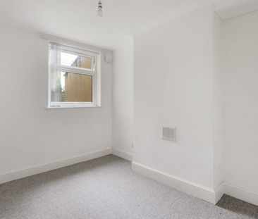 1 Bed Flat - Photo 2