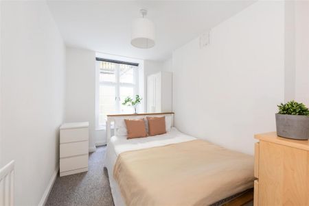 3 bedroom flat to rent - Photo 5