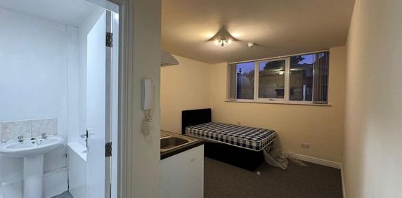 Studio to rent - Photo 2