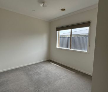 Affordable Family Living in Roxburgh Park - Photo 6