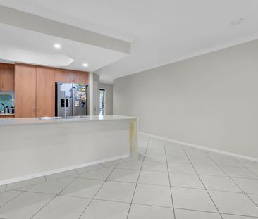 Easy living and convenient location! - Photo 2
