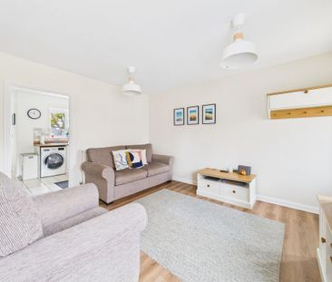 2 bedroom semi-detached house to rent - Photo 3