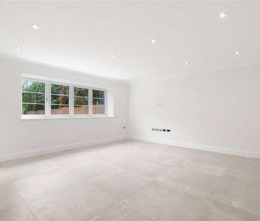 High Cross, Aldenham, Watford, Hertfordshire, WD25 - Photo 1