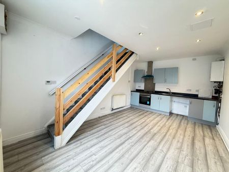 2 bedroom semi-detached house to rent - Photo 5