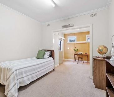 3 Bedroom Family home with two studies! - Photo 6