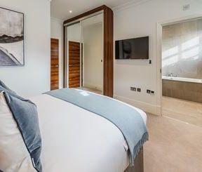 TWO BEDROOM APARTMENT | TO LET | RAINVILLE ROAD | FULHAM | W6 - Photo 1