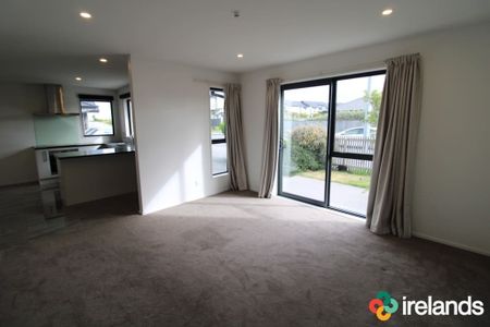 Lovely Three Bedroom Townhouse in Wigram - Photo 3