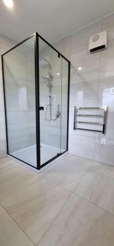 Beautifully Renovated 3-Bedroom Home - Convenient and comfortable living - Photo 3