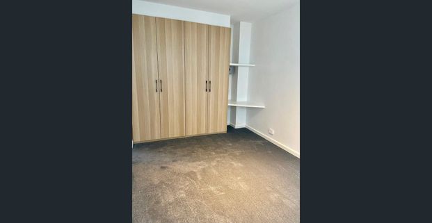 Large Apartment in Prime South Yarra Location - Photo 1