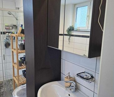 Haus im Haus - Sanierte 4,5 Zimmer Wohnung mit EFH Flair - Photo 6