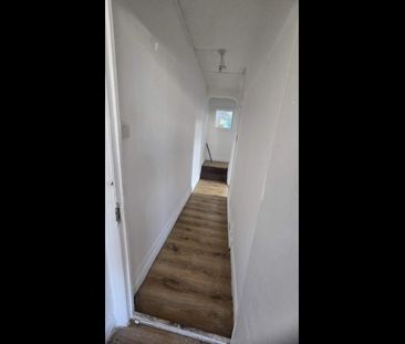 4 Bed Detached House, Wedderburn Road, IG11 - Photo 1