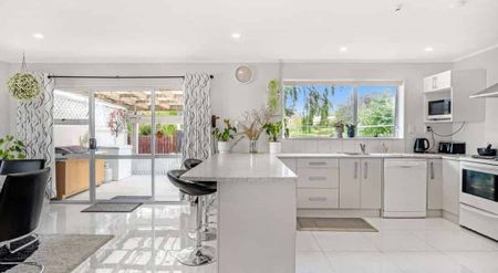 Springvale - 5 Bedrooms - Photo 5