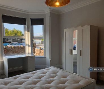 5 bedroom semi-detached house to rent - Photo 2