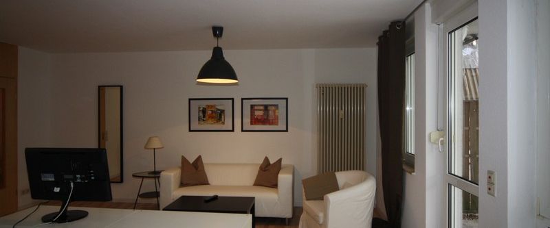 Schön möblierte 1-Zimmer-Wohnung mit kleiner Terasse - Foto 1