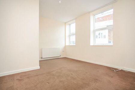 3 bedroom flat to rent - Photo 3