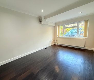 Elsenwood Crescent, Camberley, GU15 - Photo 5