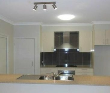 Spacious 4-Bedroom Home Backing Onto the Golf Course - Photo 3