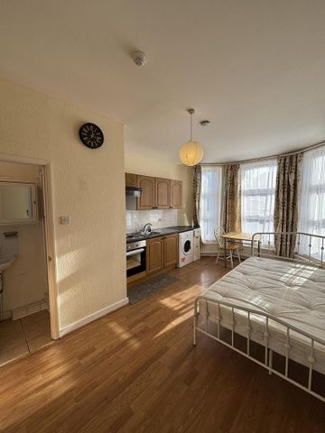 Studio to rent - Photo 3