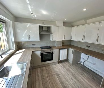 2 bedroom terraced house to rent - Photo 4