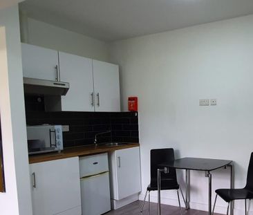 Studio to rent - Photo 3