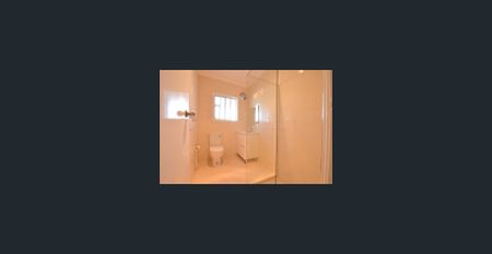 Huge Family Home - Photo 3