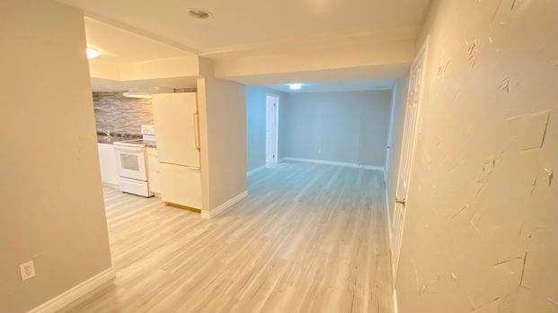 For Lease - 22 Amblecote Pl N/A Unit# Bsmt, Hamilton, Ontario - Photo 1