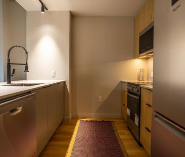 4 1/2 APPARTEMENT MEUBLÉ À LOUER - Photo 4