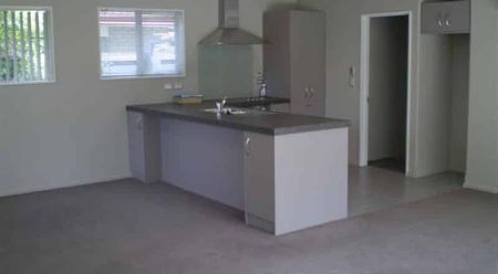 Spacious Modern Townhouse - Photo 3