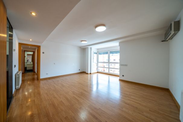 Penthouse for rent in a residential complex with a swimming pool in the Las Tablas, Madrid - Foto 1