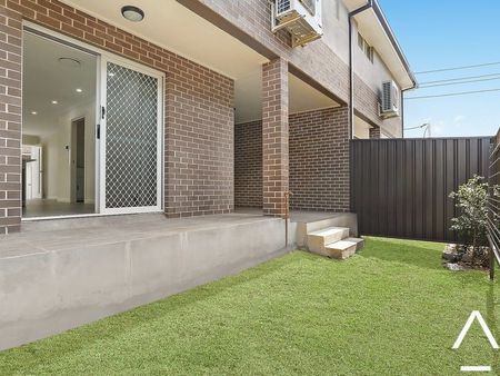 Luxury Four Bedroom Townhouse - Photo 5